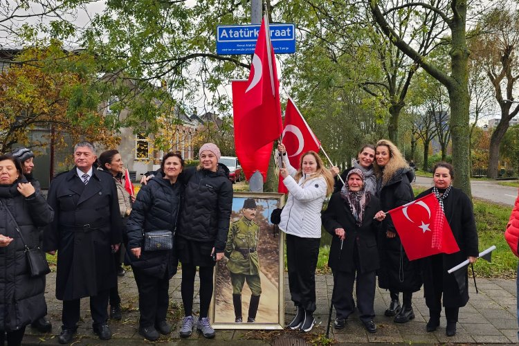 Atatürk Rotterdam’da anıldı