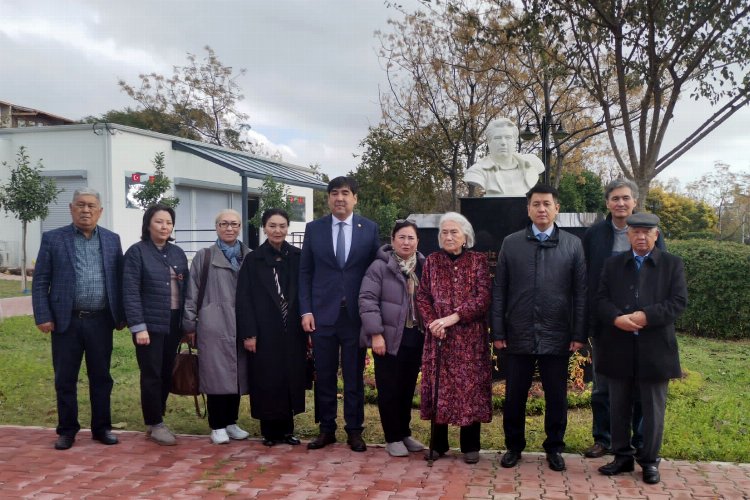 Aytmatov’a kız kardeş ziyareti