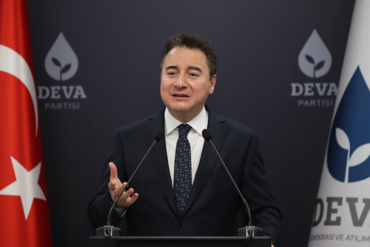 Babacan: "Müsait bir yerde iniyorsun"