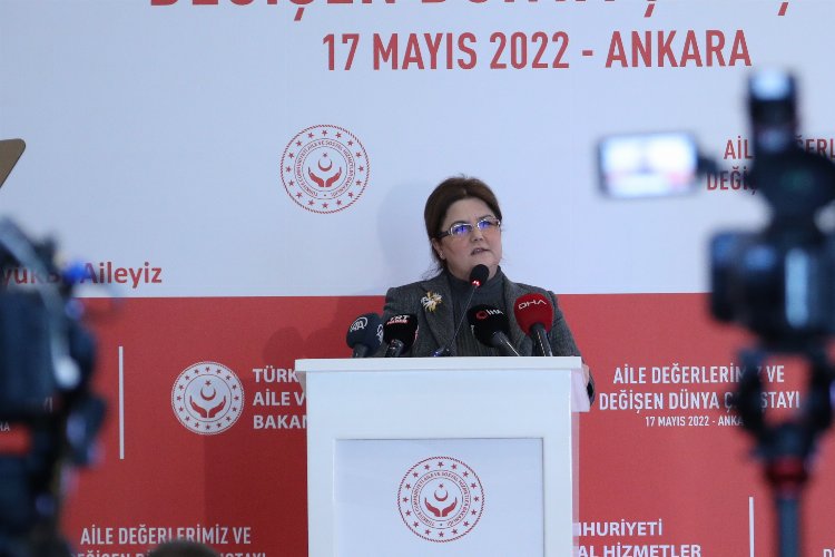 Bakan Yanık 'aile değerlerini' anlattı