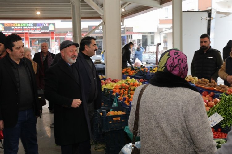 Başkan Çolakbayrakdar, pazar esnafını ziyaret etti