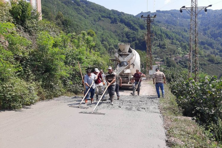 Beton asfalta vatandaşlar da el attı