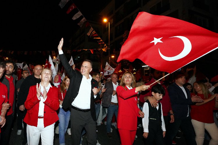 Beylikdüzü'nde binlerce kişi 100. yıl için yürüdü