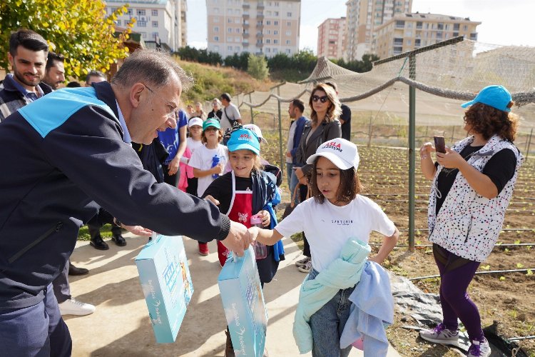 Beylikdüzü'ne kışlık ilk fideler minik ellerden