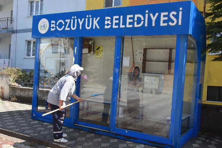 Bilecik Bozüyük'te duraklara kapsamlı temizlik