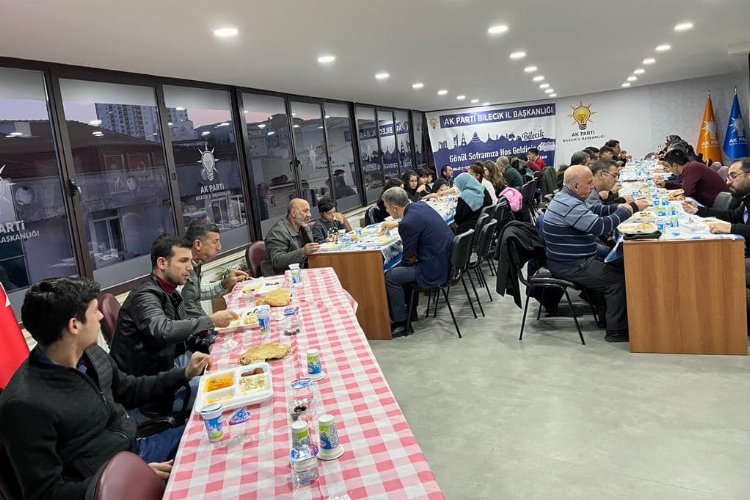 Bilecik’te iftar sofrası depremzede vatandaşlar için kuruldu