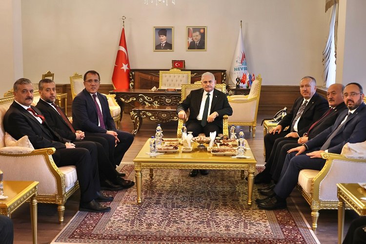 Binali Yıldırım'dan Nevşehir Belediyesi'ne ziyaret