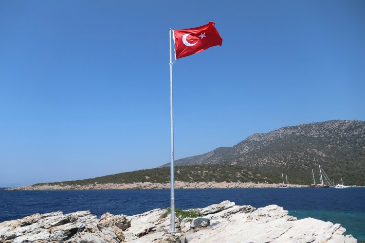 Bodrum'da ada ve koylara bayrak çalışması