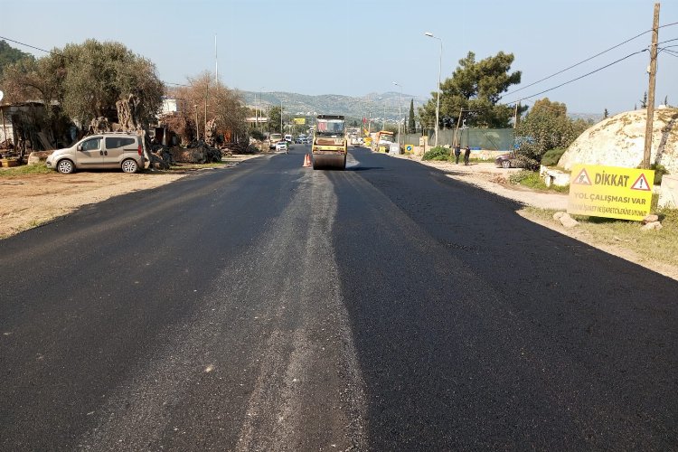 Bodrum’da sıcak asfalt çalışmaları sürüyor