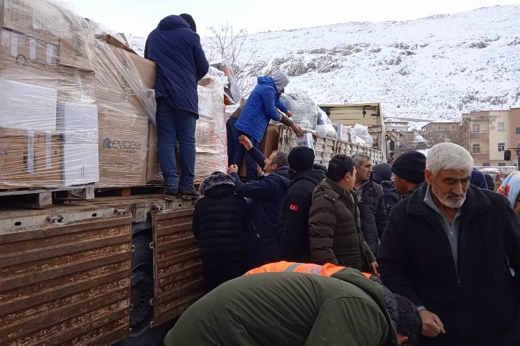 Bodrum'un yardımları depremzedelere dağıtılıyor