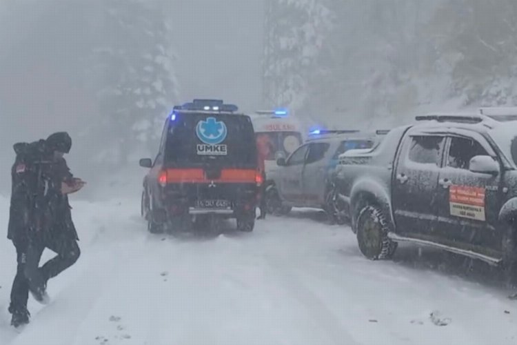 Bolu'da kar ve tipi nedeniyle turistler mahsur kaldı