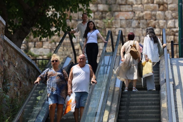 Bursa Balibey Han'da yürüyen merdivenler yeniden faal