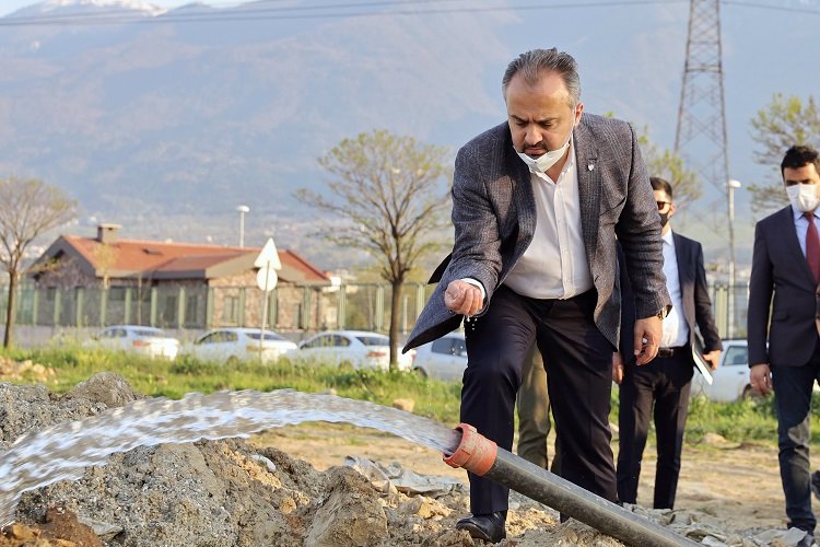 Bursa Büyükorhan'da mahalleliye çifte bayram