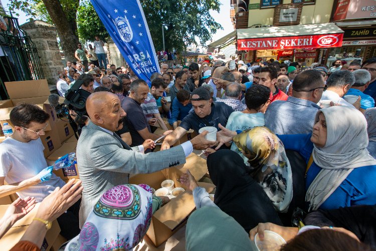 Bursa'da aşure kazanları birlik için kaynadı