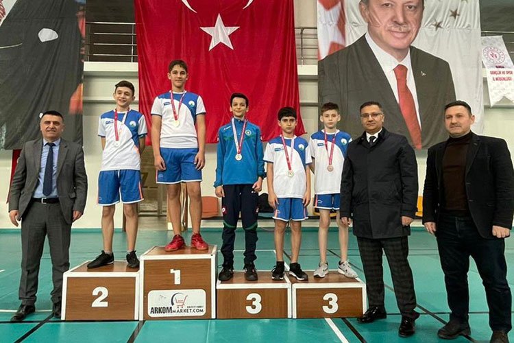 Bursa'da badmintonda Osmangazi başarısı