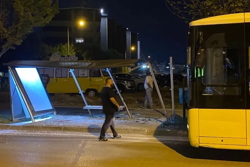 Bursa'da facianın eşiğinden dönüldü! Otobüs durağını göremedi...