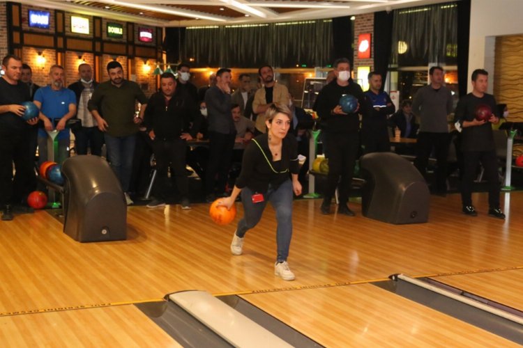 Bursa'da Nilüfer Belediyesi personeli bowlingde yarıştı