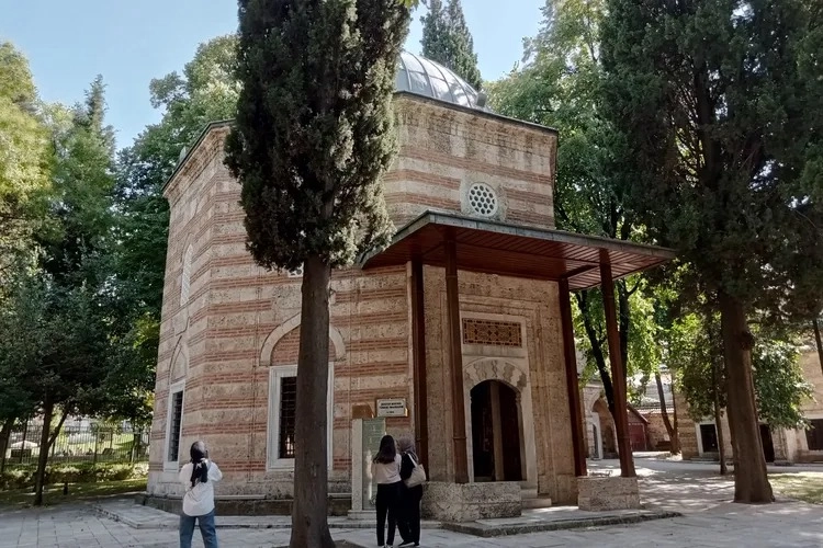 Bursa'da Şehzade Mustafa Türbesi yoğun ilgi görüyor