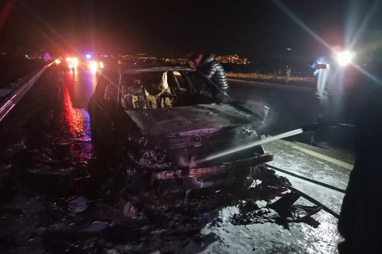 Bursa'da seyir halindeki otomobil alev topuna döndü