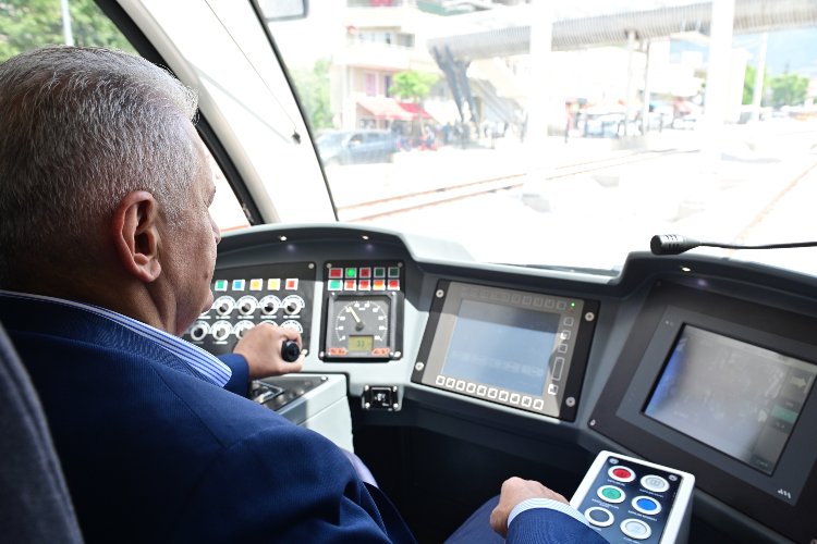 Bursa'da T2 hattı açıldı... Binali Yıldırım vatman oldu