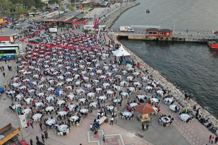 Bursa Gemlik'te denize nazır iftar