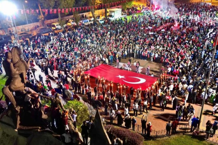 Bursa İnegöl'de coşku caddelere sığmadı