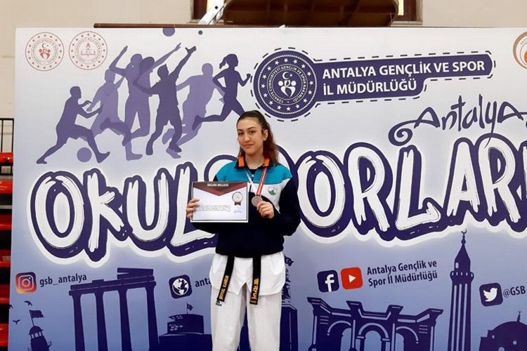 Bursa Osmangazili taekwondocudan bronz madalya