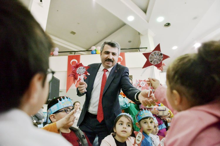 Bursa Yıldırım'da çocuklar doyasıya eğlendi