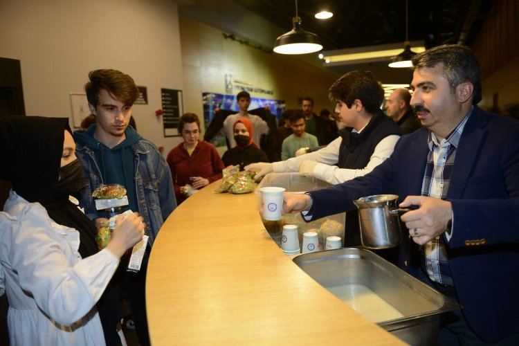 Bursa Yıldırım'da 'Uyumayan Kütüphane'de sahur vakti