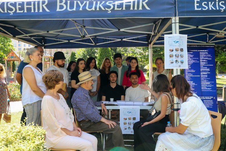 Büyükerşen’den gençlerin standına ziyaret