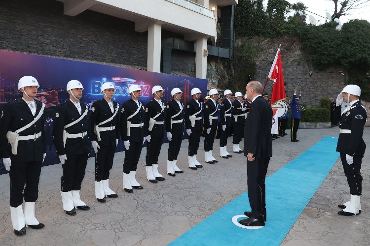 Cumhurbaşkanı Erdoğan: Polislerimizin sonuna kadar yanındayım