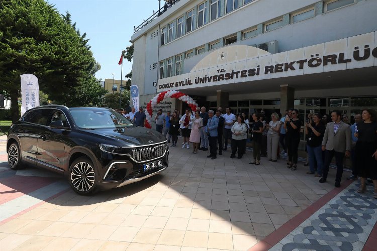 Dokuz Eylül'e 'Oltu Siyahı' Togg yakıştı