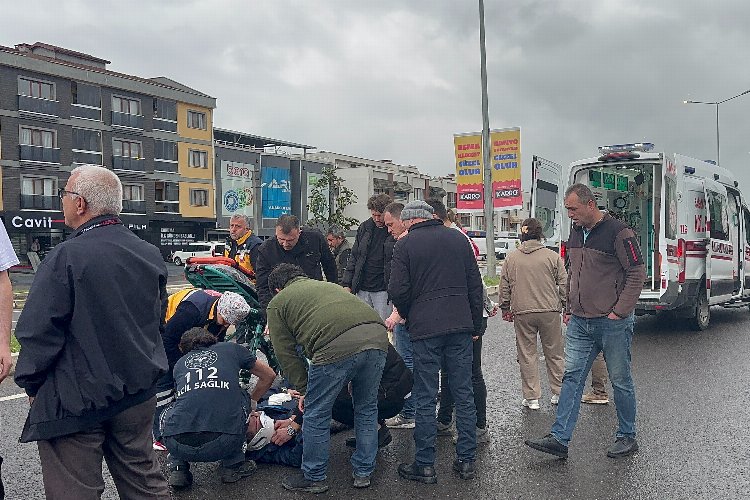 Düzce'de elektrikli bisiklet ile minibüs çarpıştı: 1 yaralı