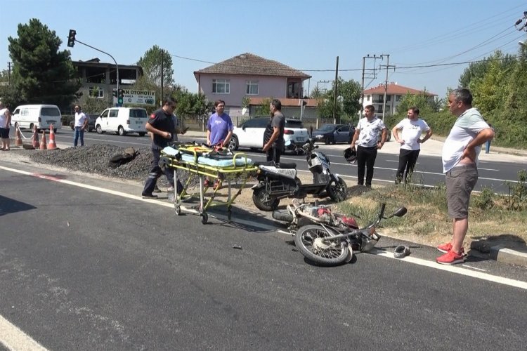 Düzce'de yasak yerden geçti, otomobil çarptı!