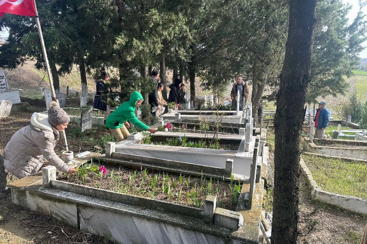 Edirne'de 25.ölüm yıldönümlerinde unutulmadılar