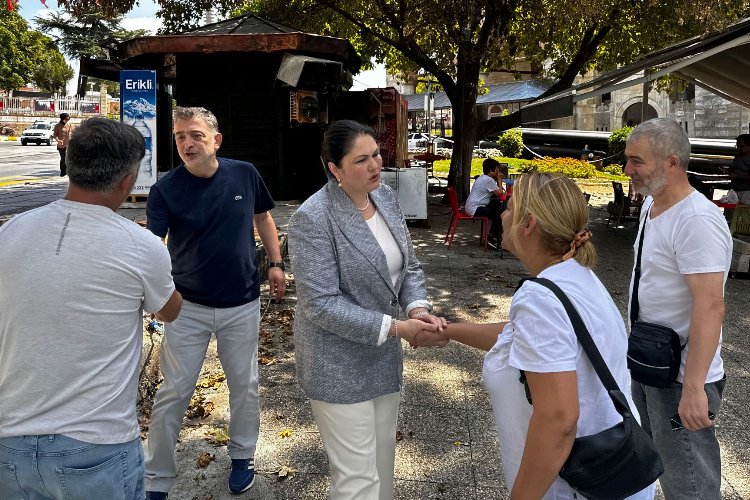 Edirne'de yanan dükkan sahiplerine AK Parti'den ziyaret