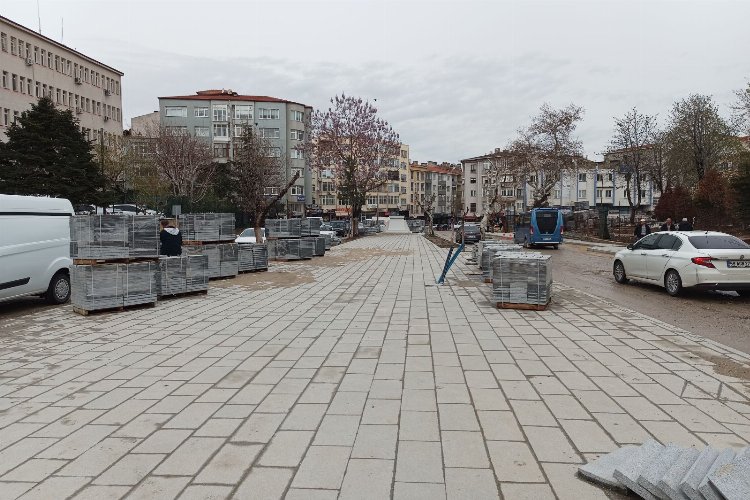 Edirne Keşan'da Cumhuriyet Meydanı depoya dönüştü!