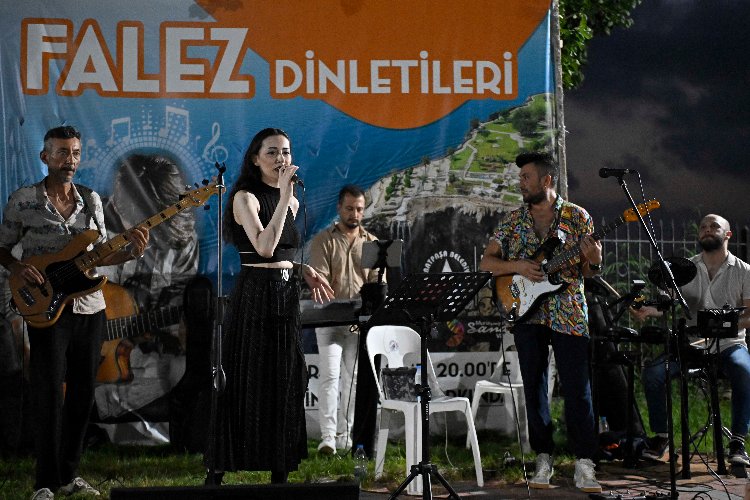 Falezlerde müzik ziyafeti sürüyor