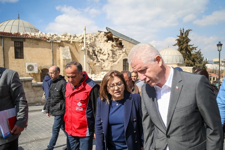 Gaziantep'in zarar gören tarihi yapılarına yakın mercek