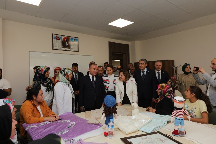 Gaziantep'te Prof. Dr. Aziz Sancar Eğitim ve Sanat Merkezi açıldı