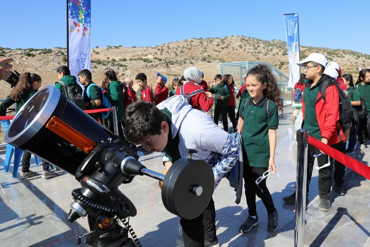 Gaziantepliler güneş tutulmasını Rumkale'den gözlemledi