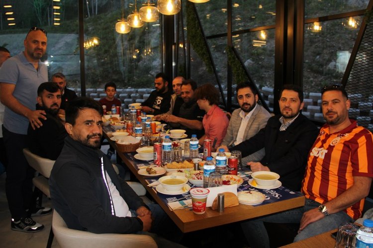 Gebze'de Abdulkadir Ayar'dan iftar geleneği