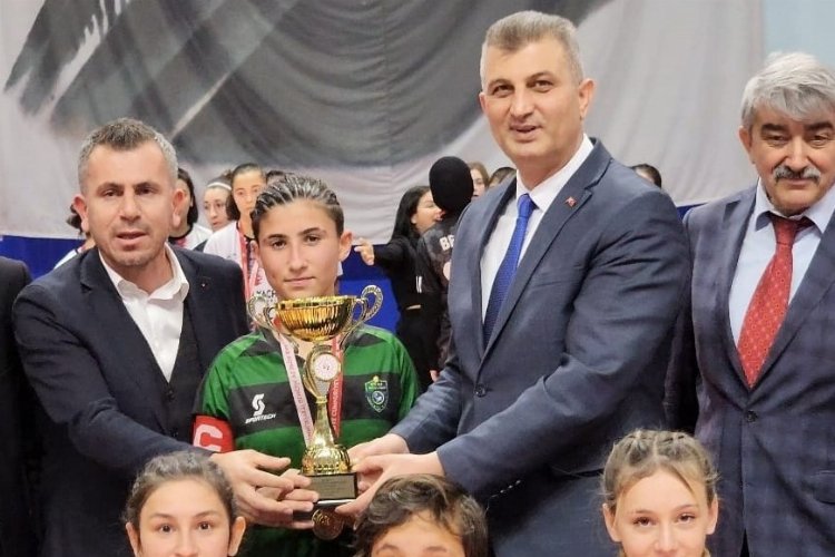 Gölcük Barbaros Hayrettin Lisesi Futsal'da Kocaeli şampiyonu oldu