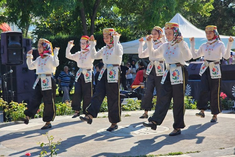 Gölcük'te 13. Bahar Şenliği başladı