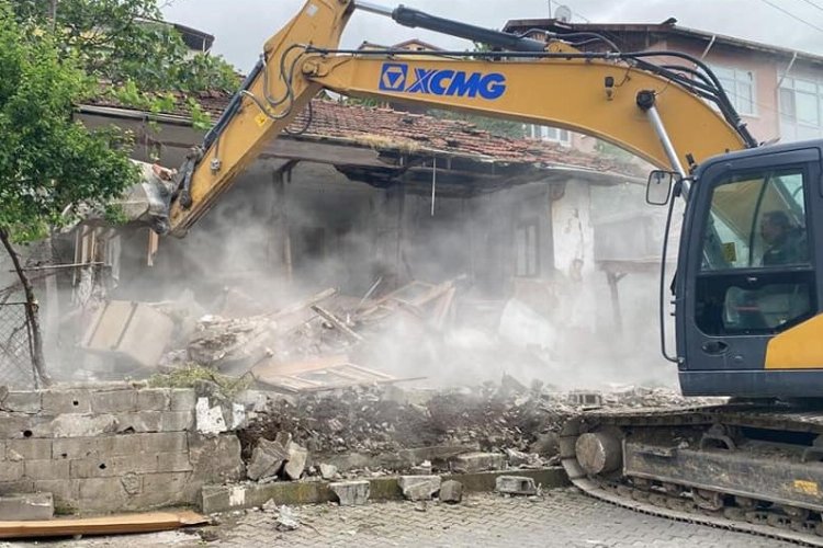 Gölcük'te yıkılan metruk sayısı 120 oldu