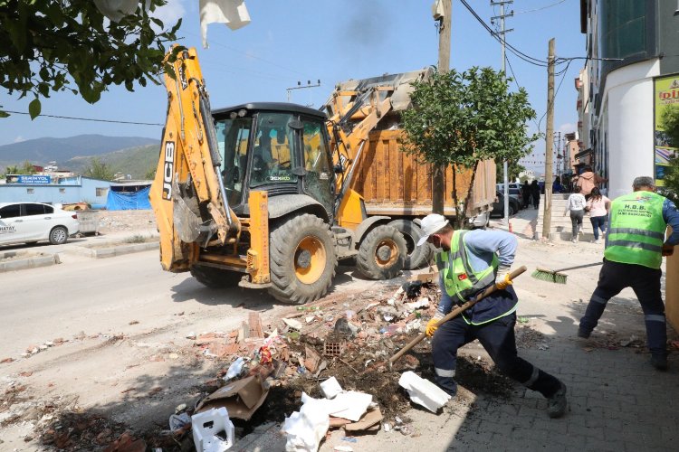 Hatay 15 ilçede temizlik çalışmalarını sürdürüyor