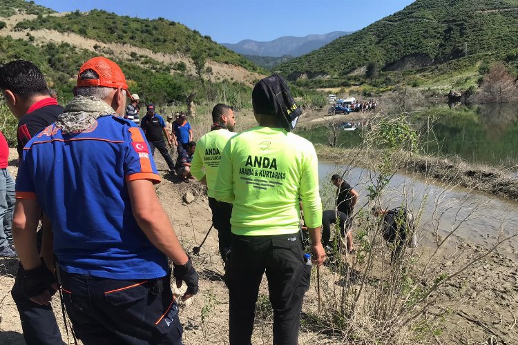 Hatay'da baraja giren iki kardeşten biri hayatını kaybetti