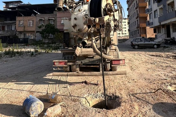 Hatay'da tıkanan altyapı hatları temizleniyor