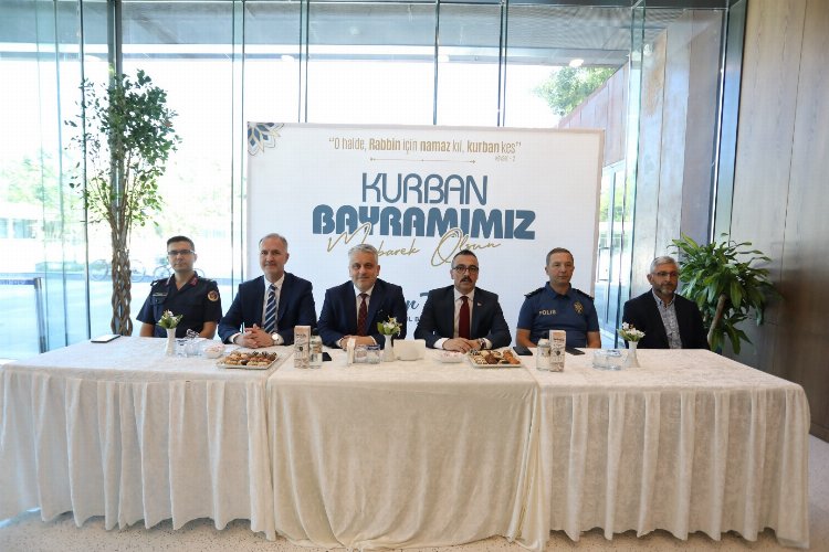 İnegöl'de vatandaşlar ve protokol bayramlaşma programında buluştu