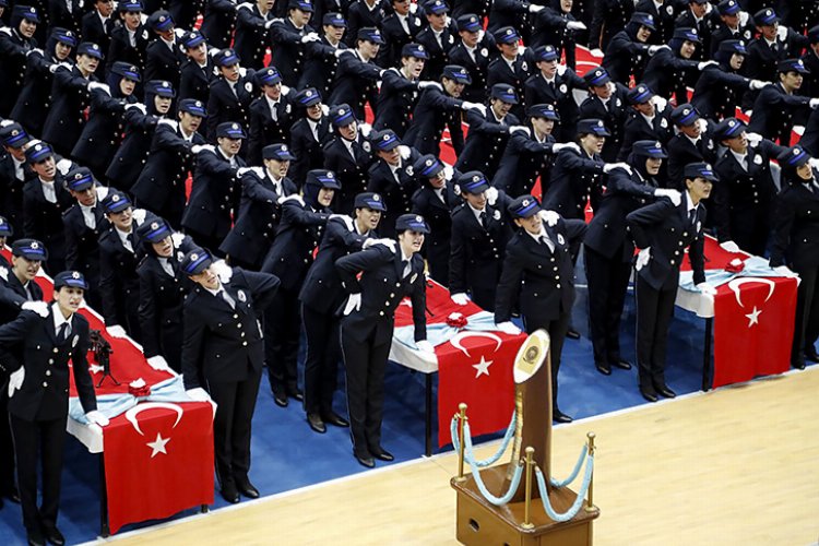 İstanbul'da 499 kadın polis memurunun mezuniyet sevinci